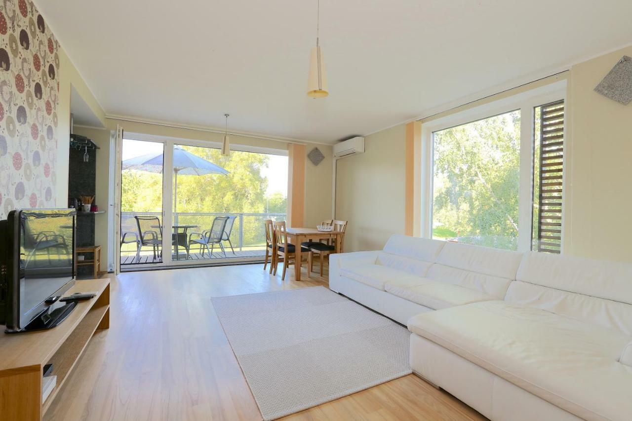 Papli 34 Apartment With Pool Parnu Bagian luar foto