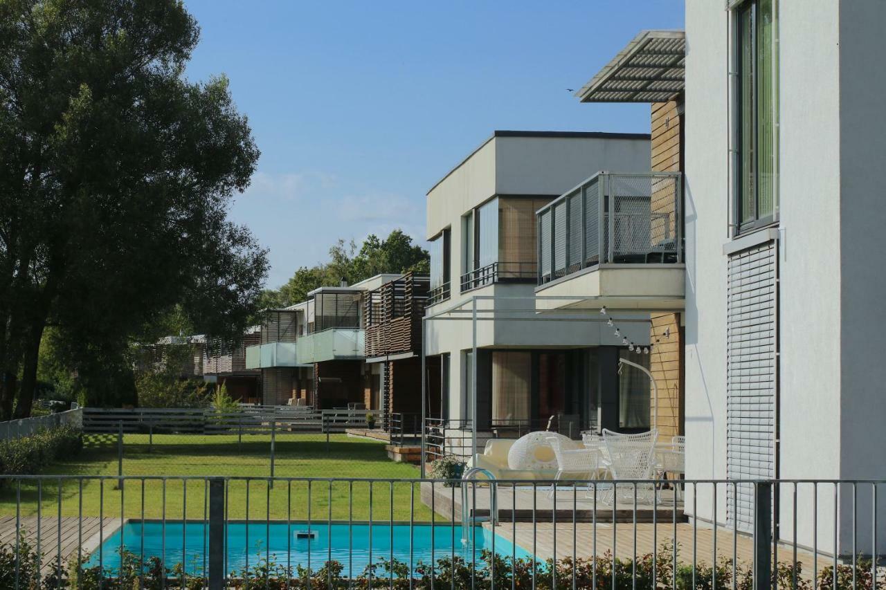 Papli 34 Apartment With Pool Parnu Bagian luar foto